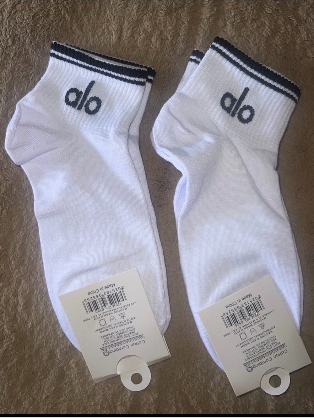 ALO Yoga Women’s Athletic Ankle Socks - White Twin Pack